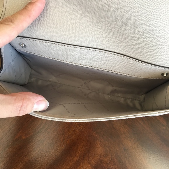 Last one✨Michael Kors 3 in 1 Crossbody Bag clutch - Picture 5 of 8
